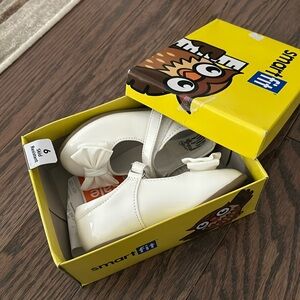 BNWT White patent dress shoes girls size 6